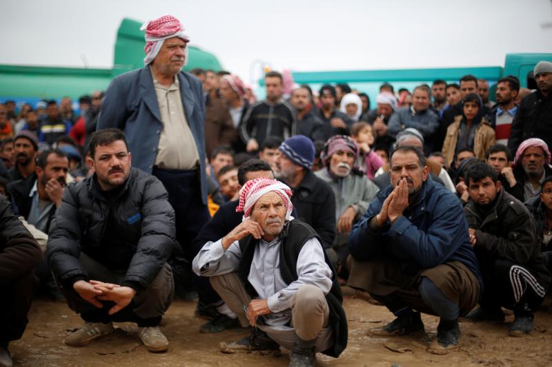 Los desplazados huyen de Mosul, baluarte del Estado Islámico
