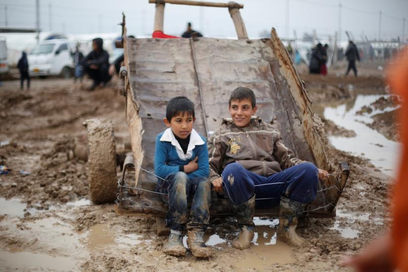 Los desplazados huyen de Mosul, baluarte del Estado Islámico