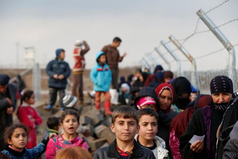 Los desplazados huyen de Mosul, baluarte del Estado Islámico