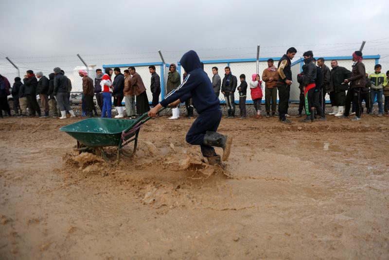Los desplazados huyen de Mosul, baluarte del Estado Islámico
