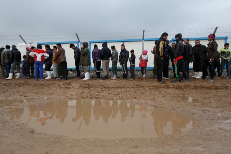 Los desplazados huyen de Mosul, baluarte del Estado Islámico