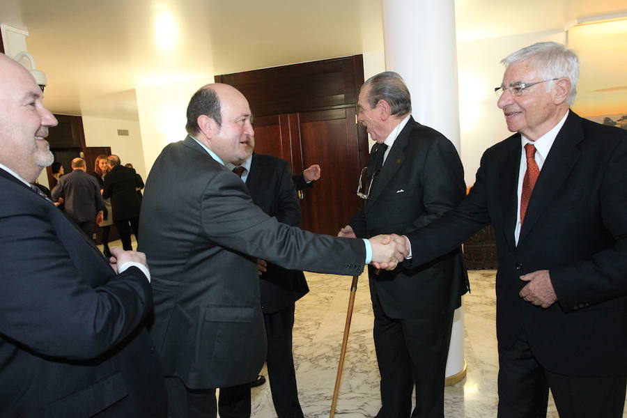 Homenaje a Joseba Leizaola en el Parlamento vasco