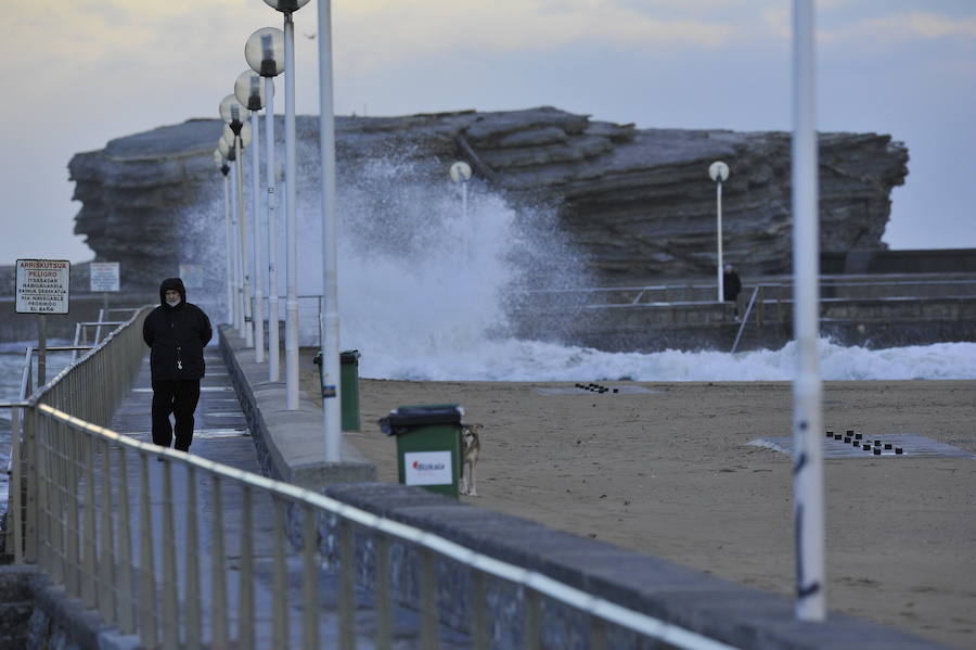 Viento y oleaje en Plentzia.