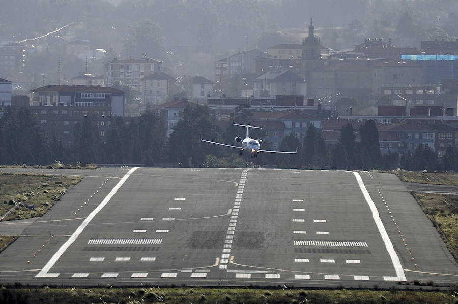 El viento azota a los aviones en Loiu.