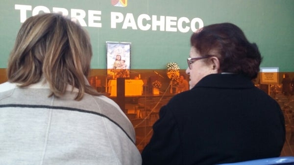 Torre Pacheco llora a los cinco jóvenes y arropa a sus familias en el funeral