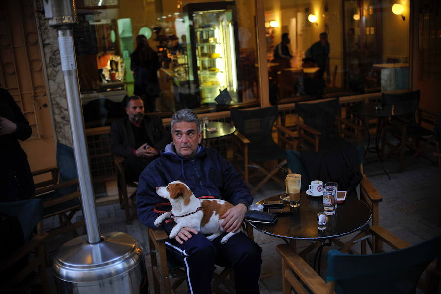 Estar en una terraza, otro de los pasatiempos típicos de los ciudadanos de la capital chipriota