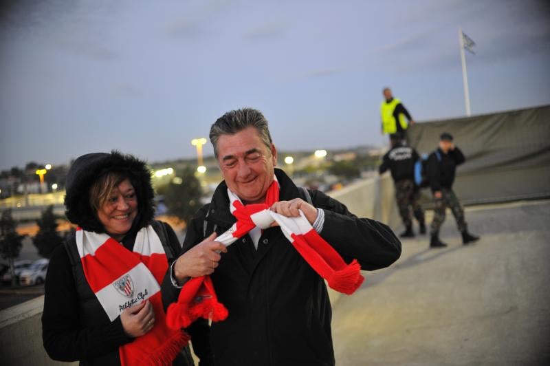 La afición del Athletic en el estadio del Apoel