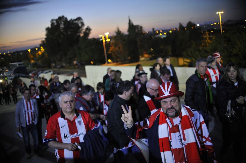 La afición del Athletic en el estadio del Apoel