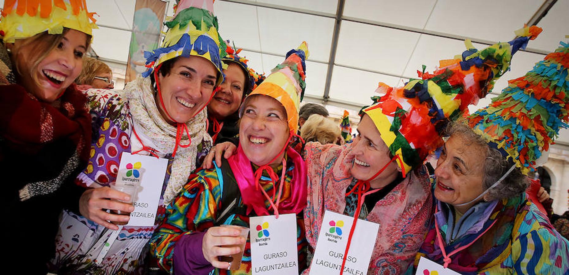 Los txikis festejan el Carnaval en la Plaza Nueva