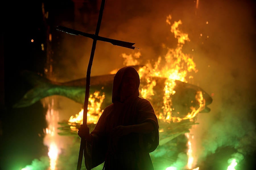 Bilbao entierra a la sardina