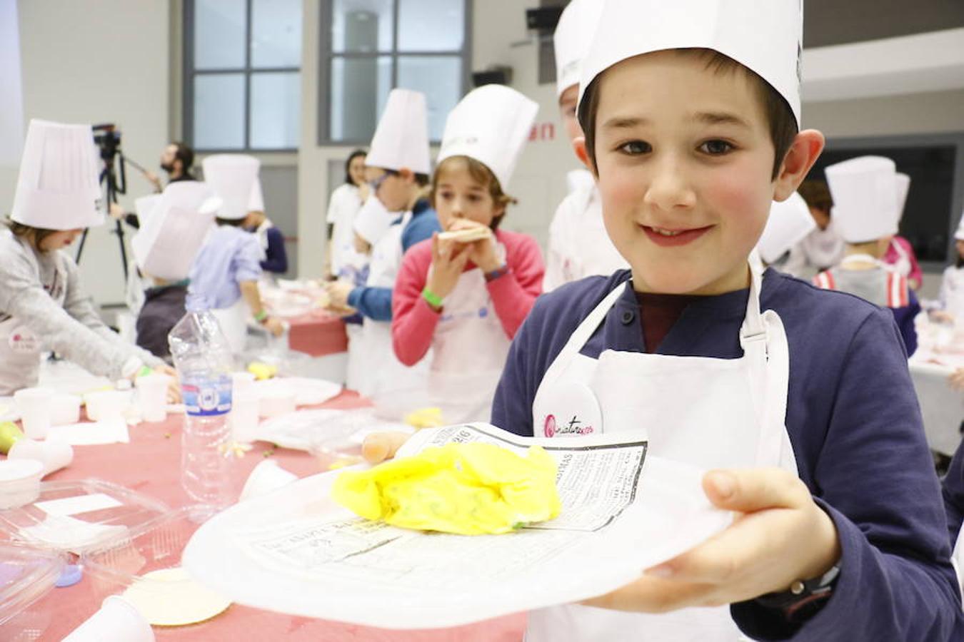 Los niños de Vitoria, con las manos en la masa