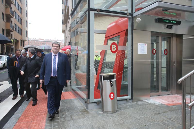 Comienza a funcionar el ascensor inclinado que conecta Atxuri con Ollerías altas