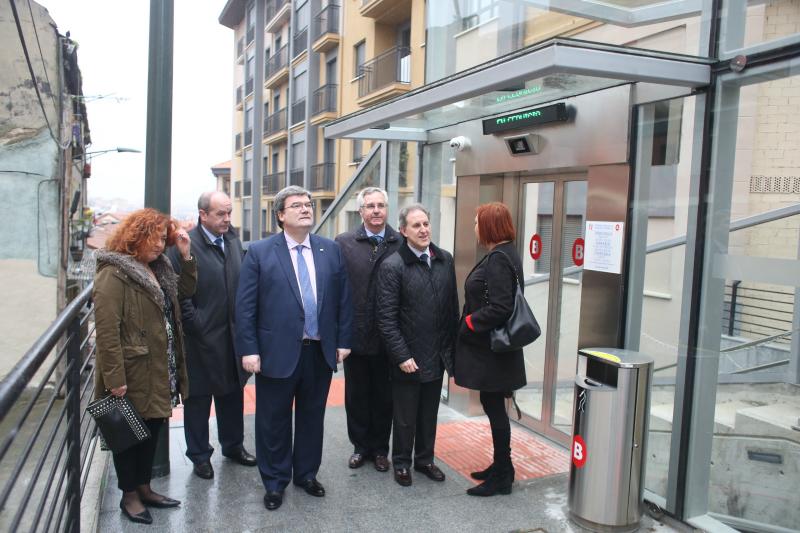 Comienza a funcionar el ascensor inclinado que conecta Atxuri con Ollerías altas