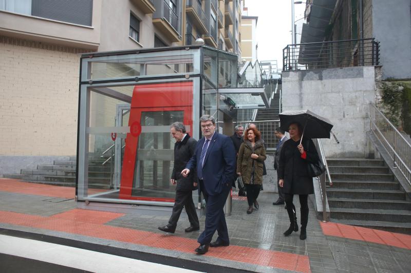 Comienza a funcionar el ascensor inclinado que conecta Atxuri con Ollerías altas