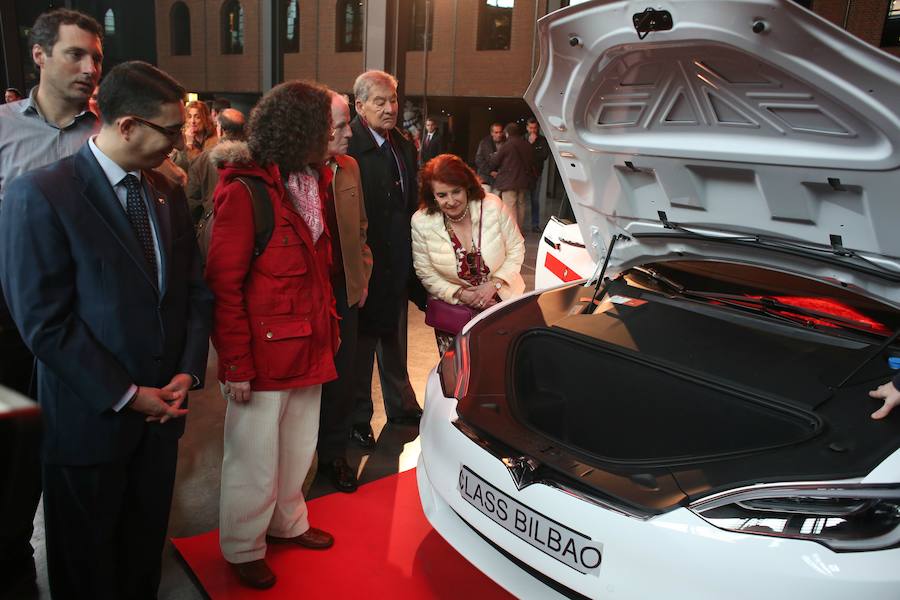 Presentación del taxi Tesla 100% eléctrico en Bilbao