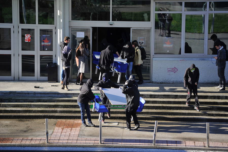 Altercados en el campus de la UPV de Leioa por la huelga