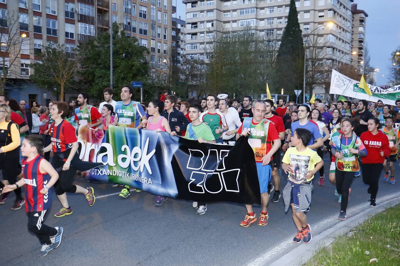 La Korrika recorre las calles de Vitoria