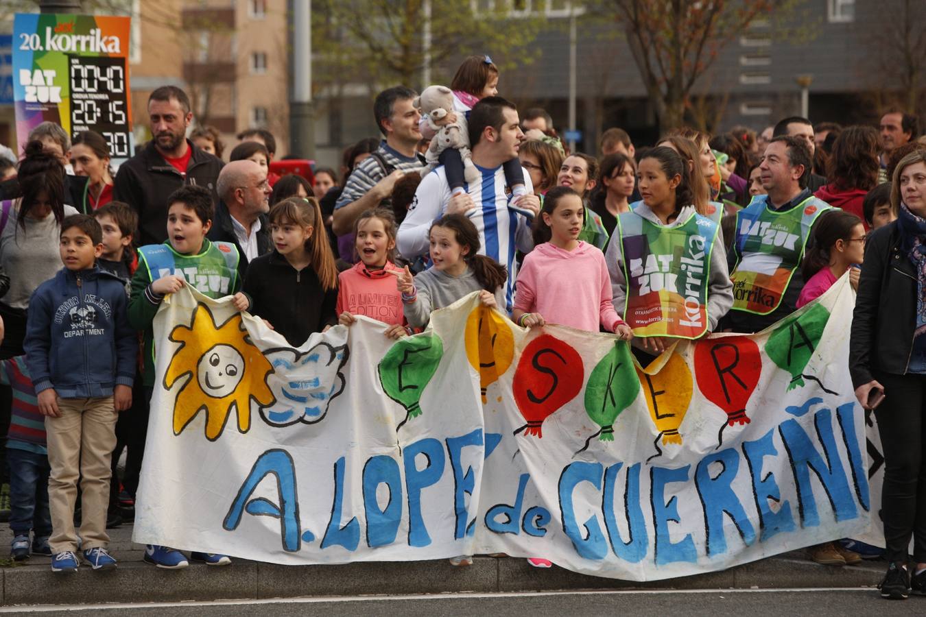 La Korrika recorre las calles de Vitoria