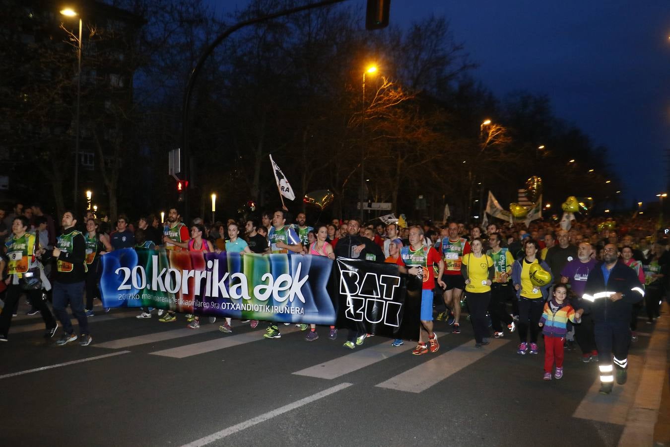 La Korrika recorre las calles de Vitoria