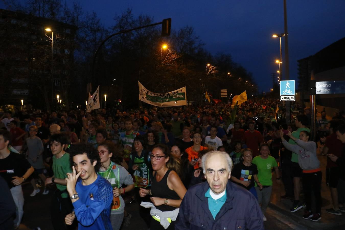 La Korrika recorre las calles de Vitoria