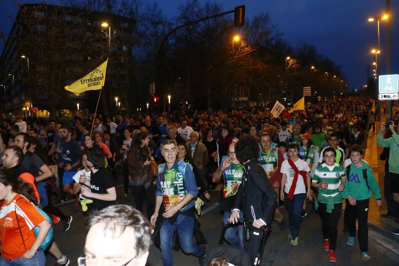 La Korrika recorre las calles de Vitoria