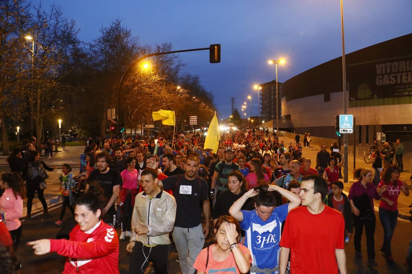 La Korrika recorre las calles de Vitoria