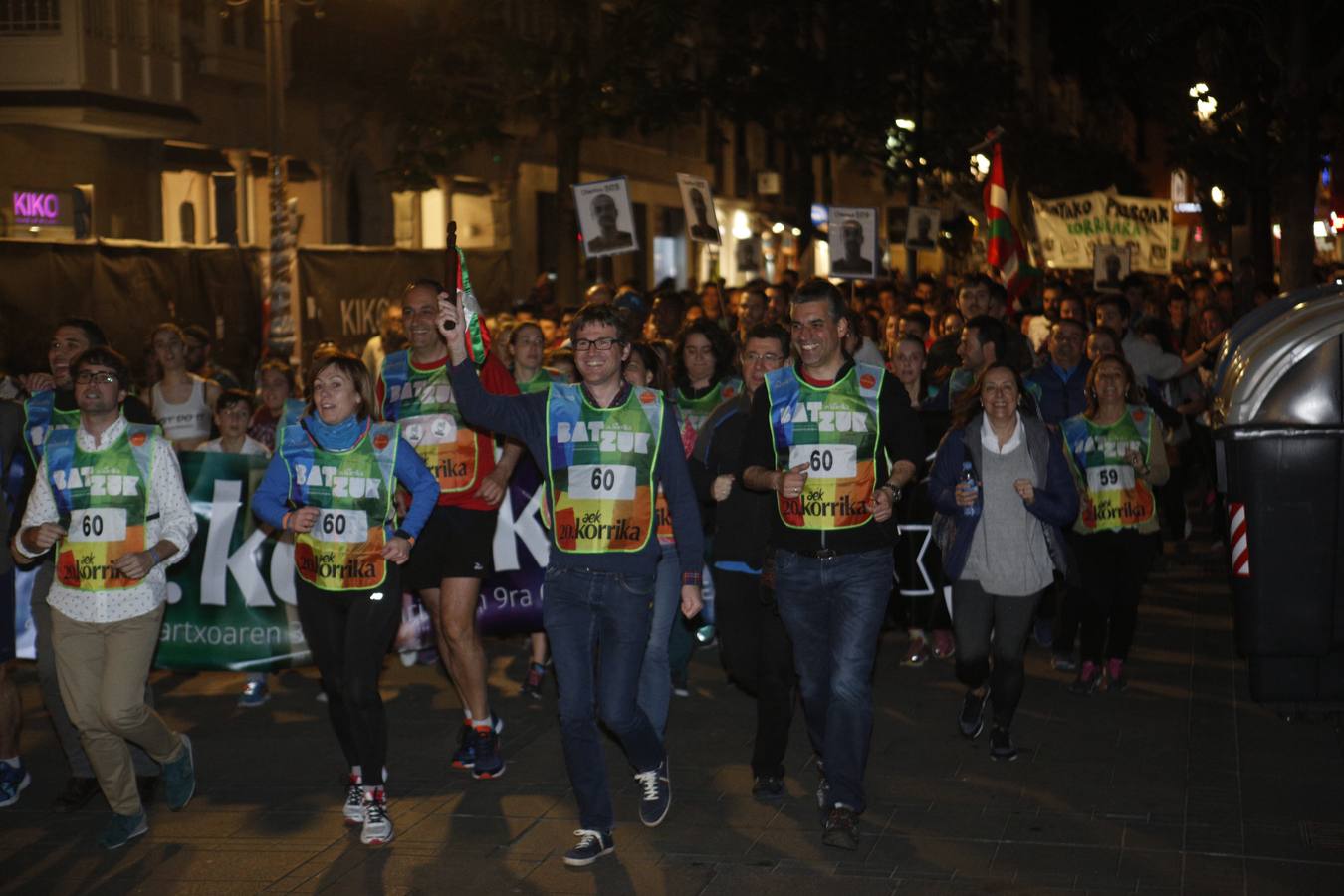 La Korrika recorre las calles de Vitoria