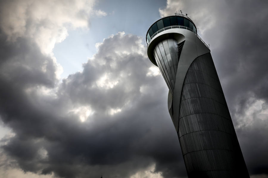 Recorrido gráfico por la torre de control del aeropuerto de Loiu
