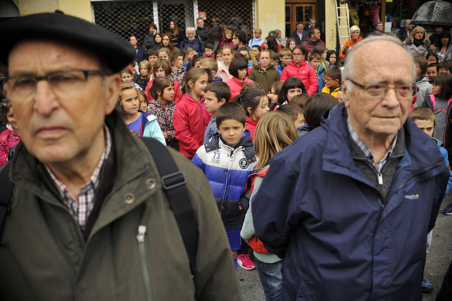 Pequeños y mayores se unieron en los actos de homenaje del 80 aniversario del bombardeo.