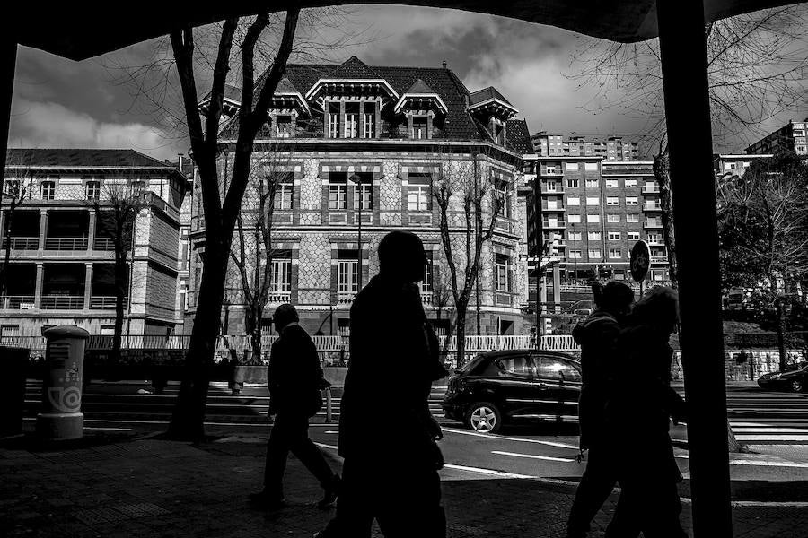 La biblioteca municipal Palacio Bidarte ofrece entretenidas lecturas a los habitantes del barrio.