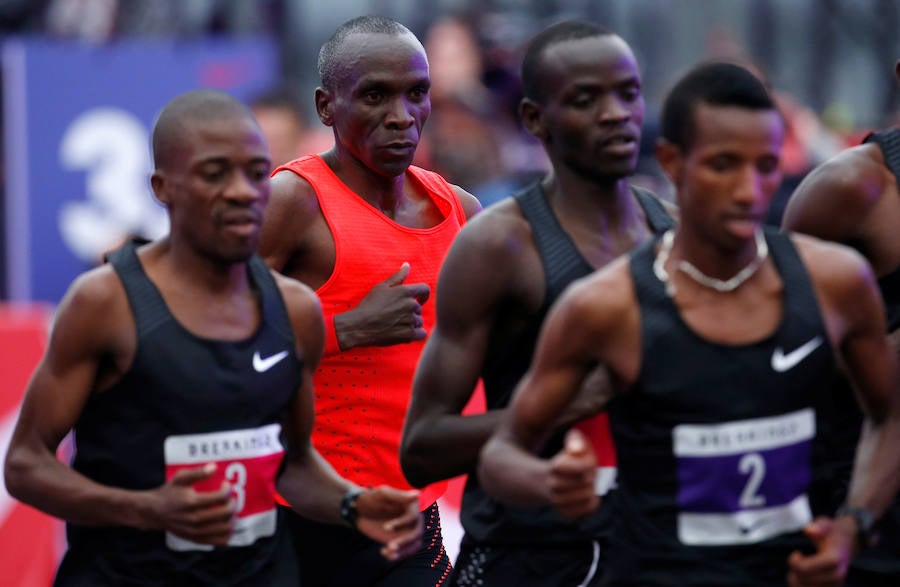 Kipchoge acaricia la hazaña de las dos horas