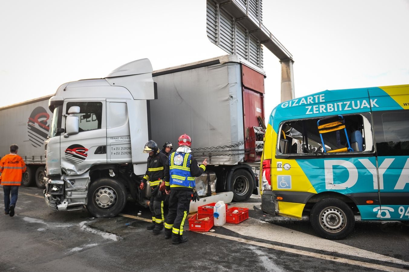 Las imágenes del accidente en la A-15, en Hernani