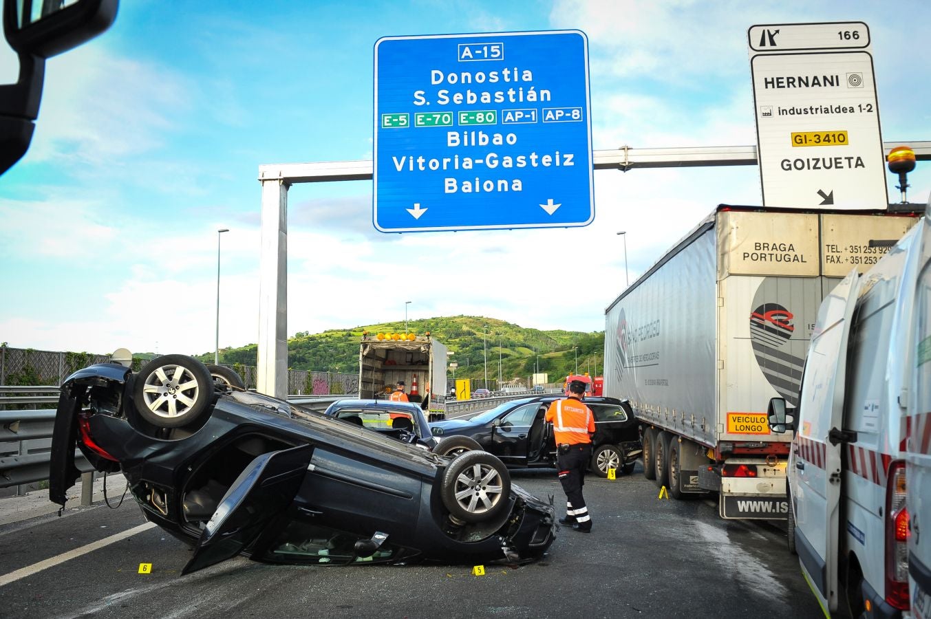 Las imágenes del accidente en la A-15, en Hernani
