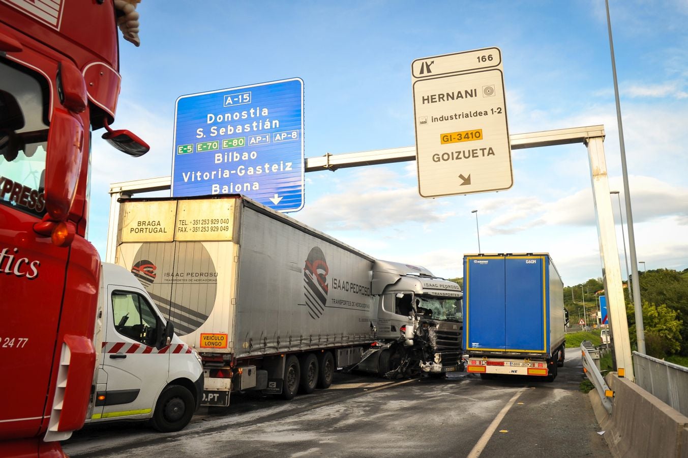 Las imágenes del accidente en la A-15, en Hernani