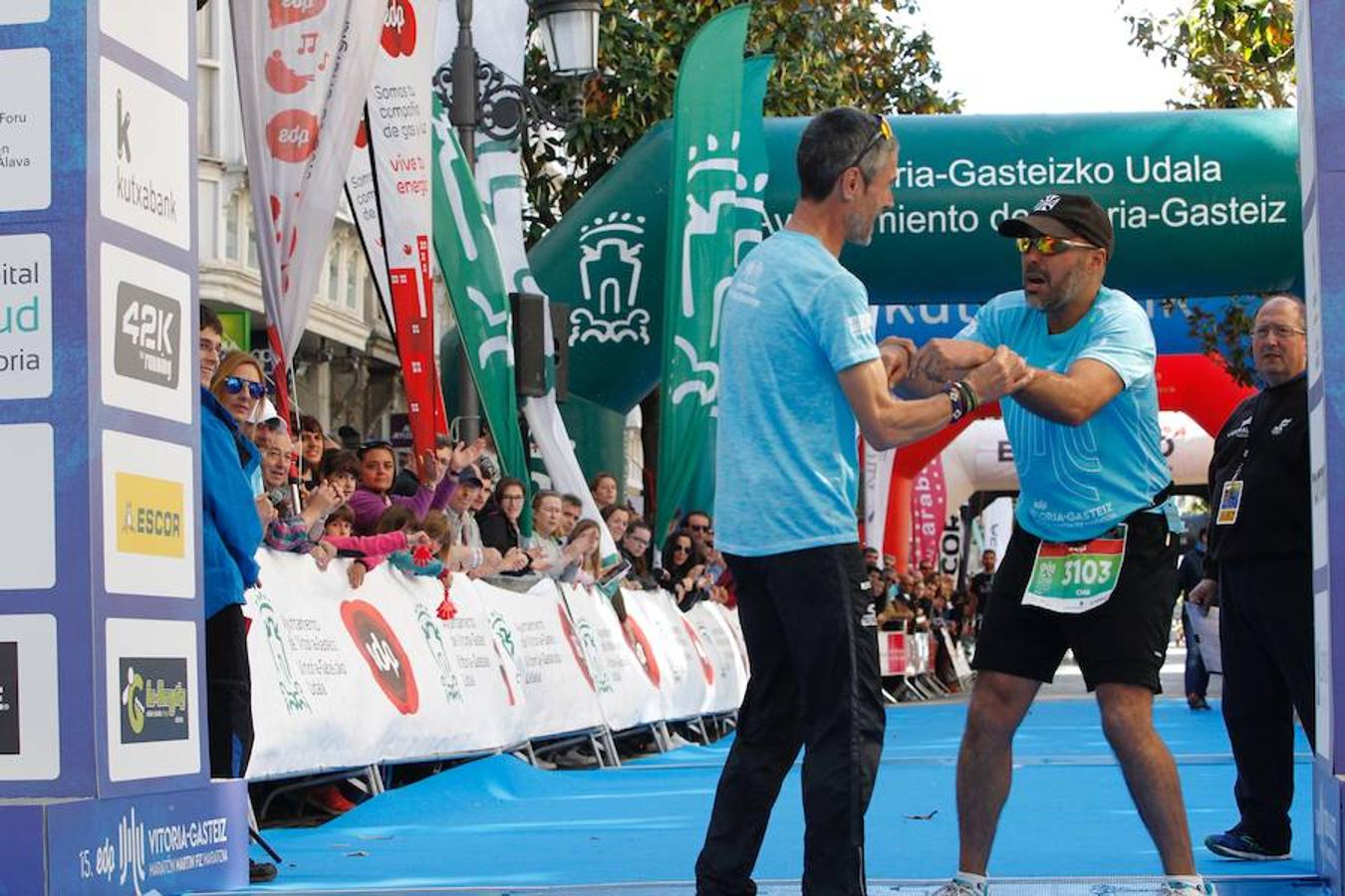 La alegría y el cansancio desbordan a los atletas al cruzar la línea de meta