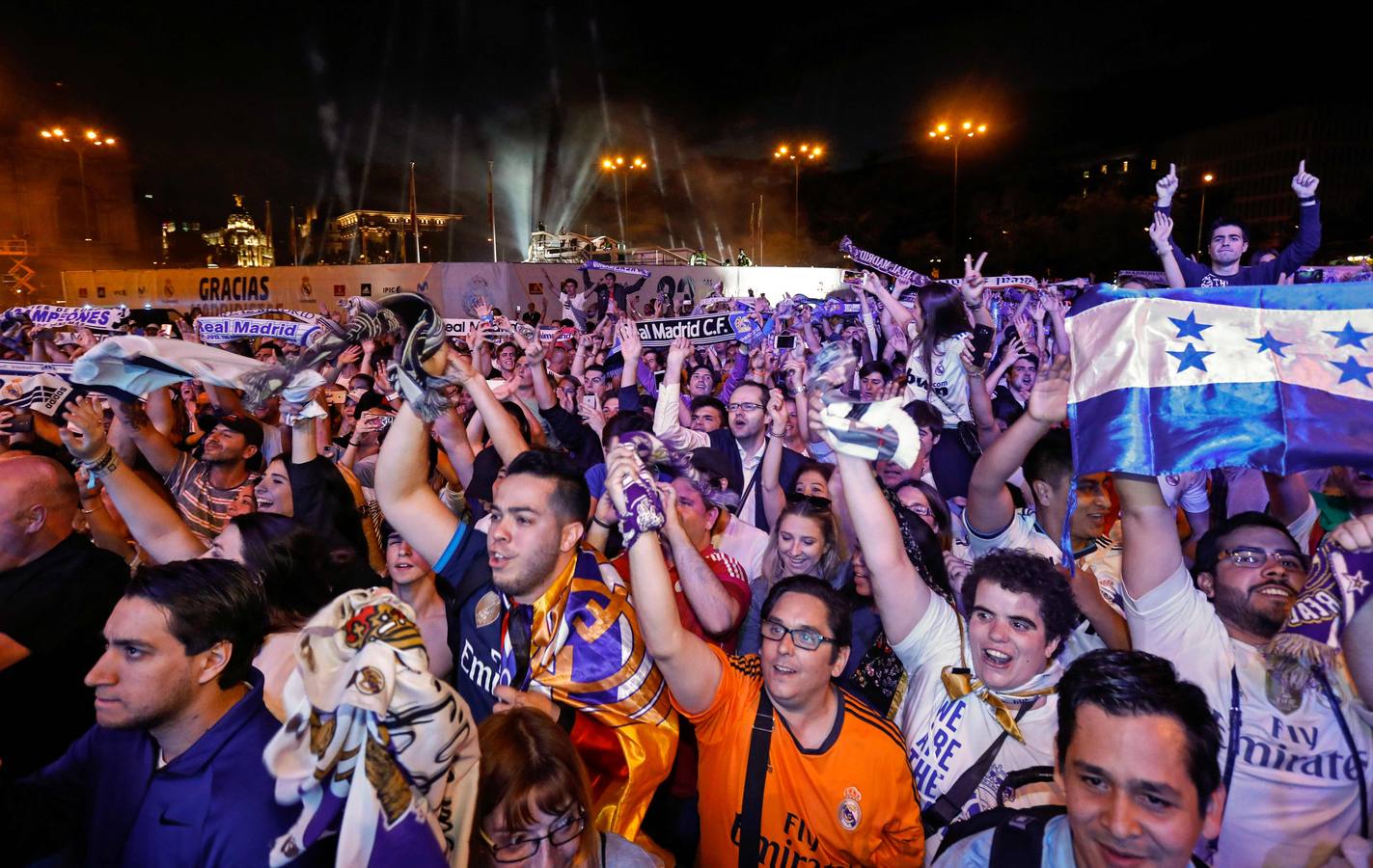 El Real Madrid celebra su 33ª Liga en Cibeles