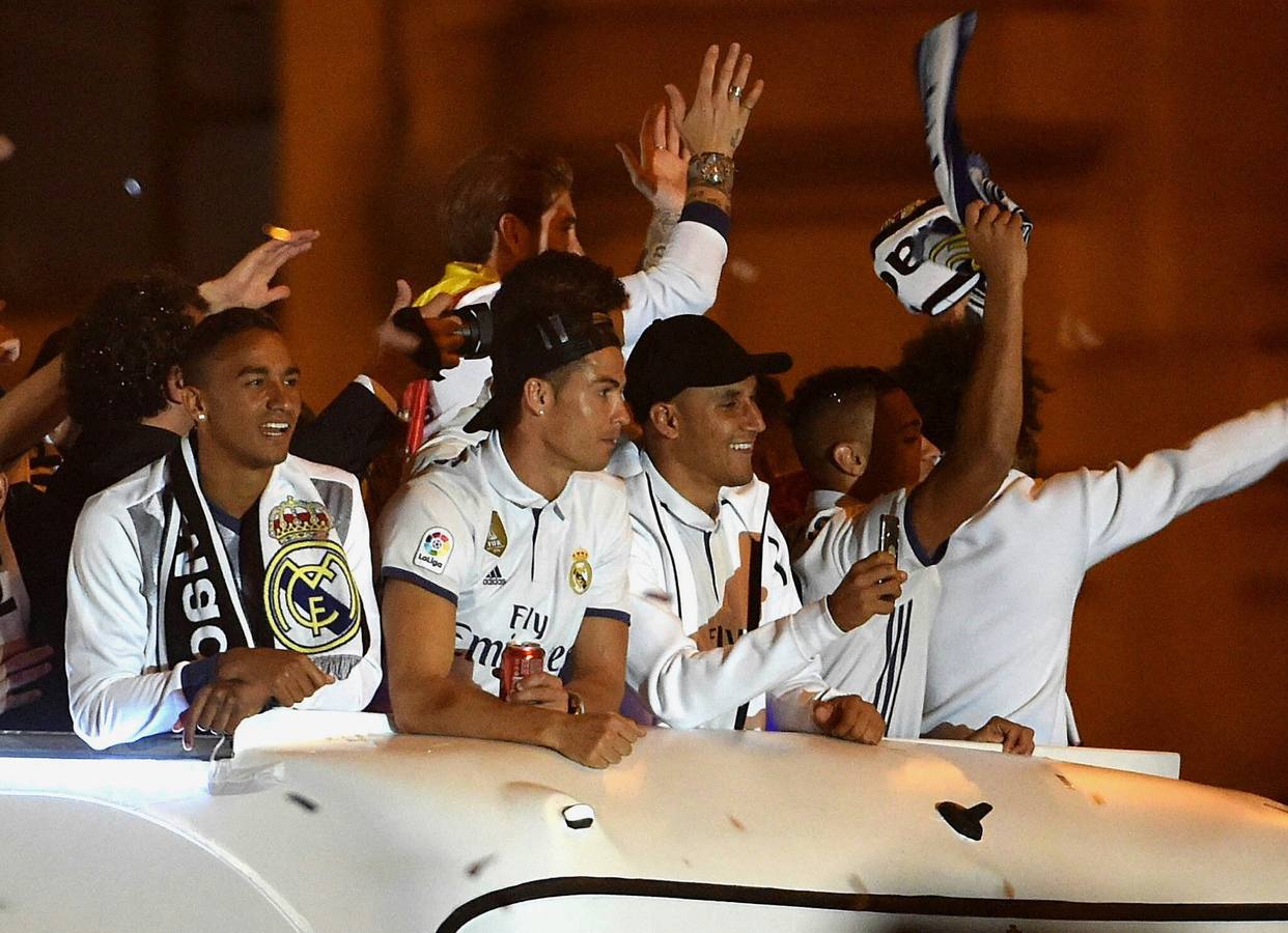 El Real Madrid celebra su 33ª Liga en Cibeles