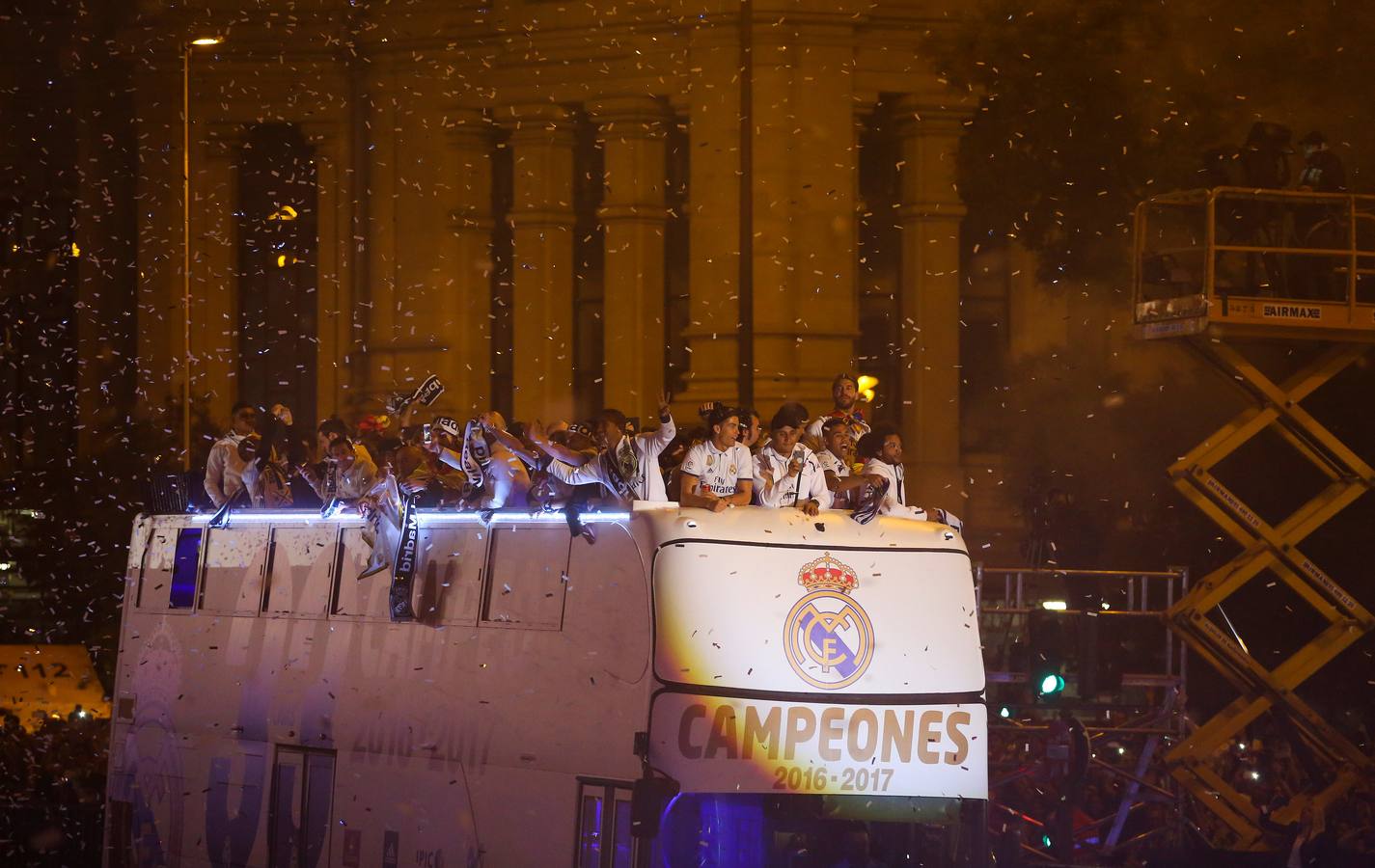 El Real Madrid celebra su 33ª Liga en Cibeles