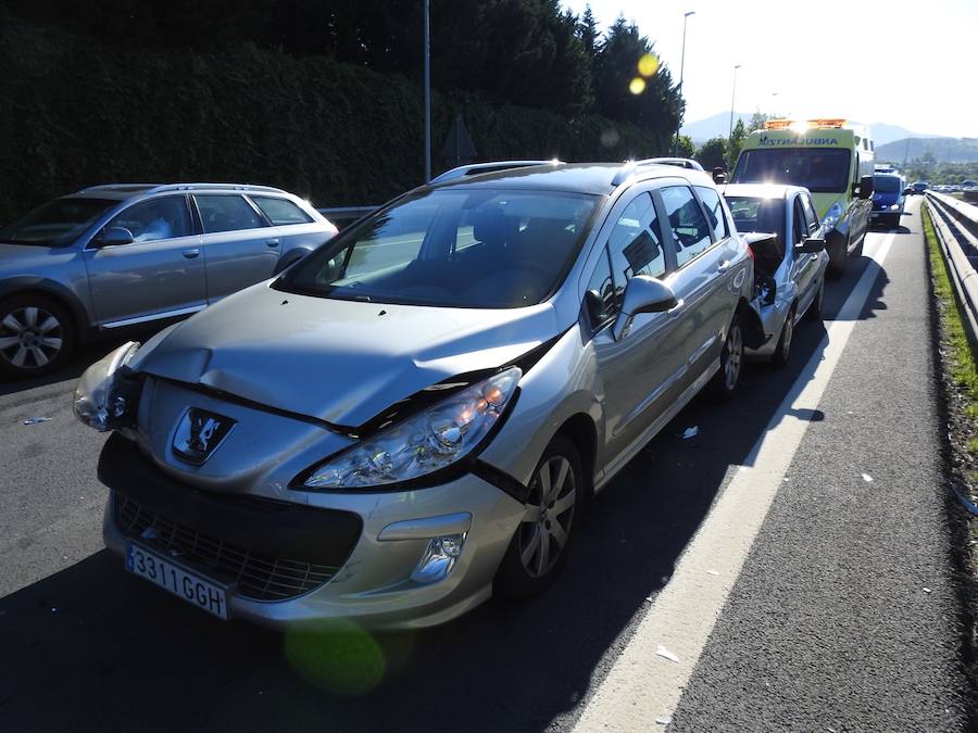 Los coches tras los accidentes múltiples en el Txorierri
