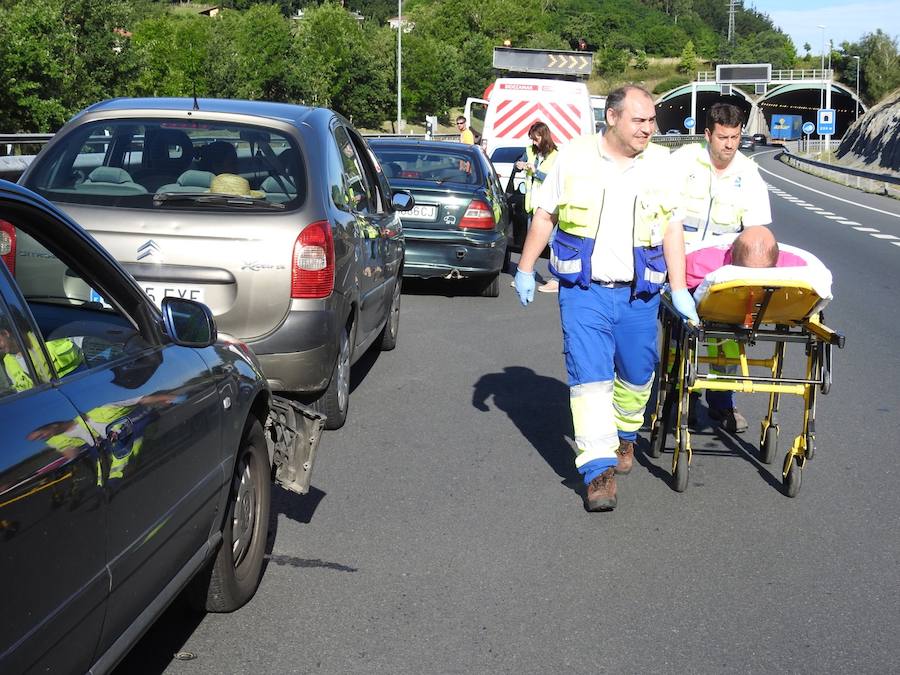 Los coches tras los accidentes múltiples en el Txorierri