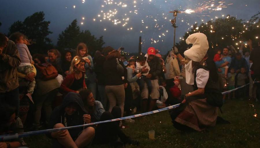 Así brilló el fuego en las hogueras vizcaínas de 2016