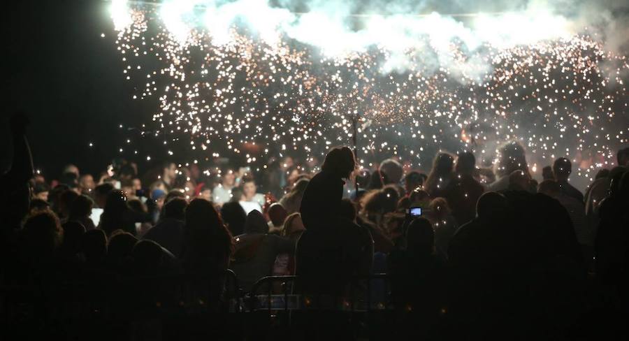 Así brilló el fuego en las hogueras vizcaínas de 2016