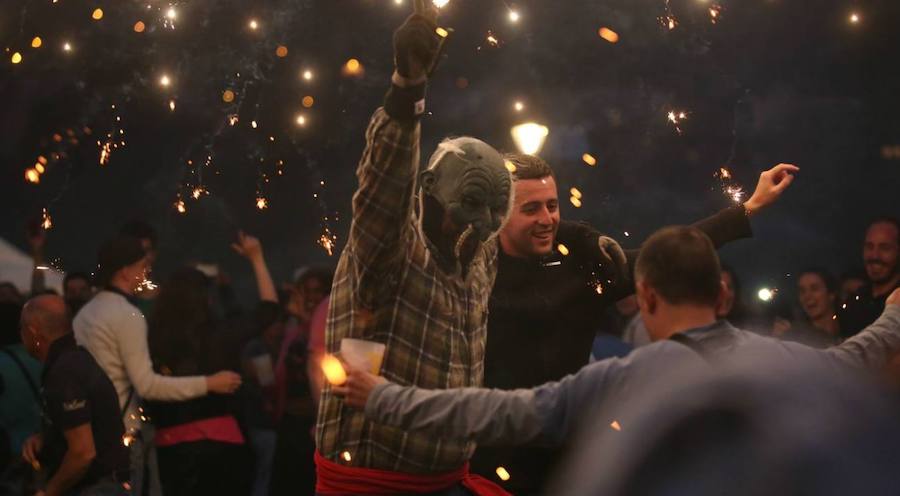 Así brilló el fuego en las hogueras vizcaínas de 2016