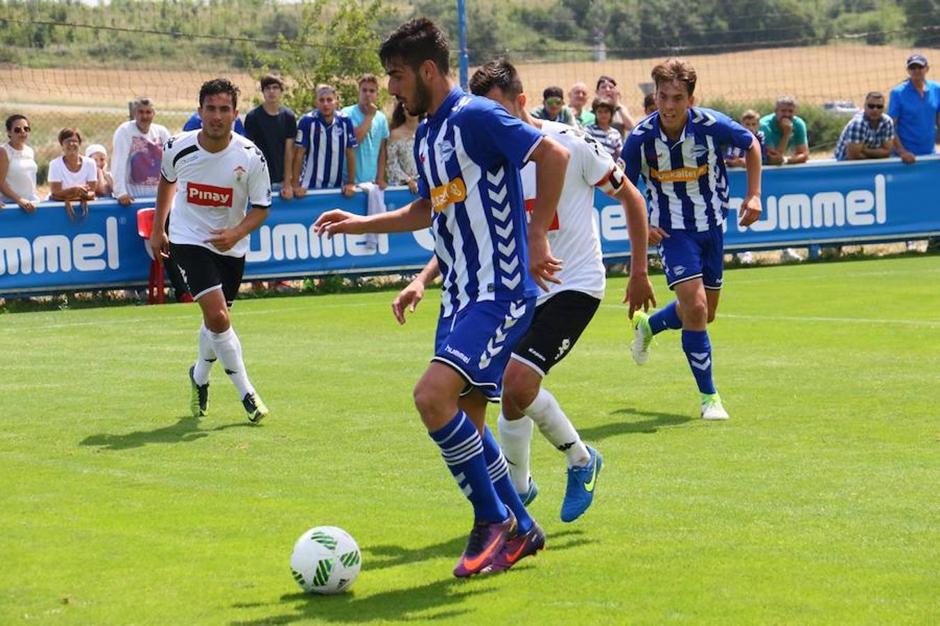 El Alavés B - Ontinyent, en imágenes