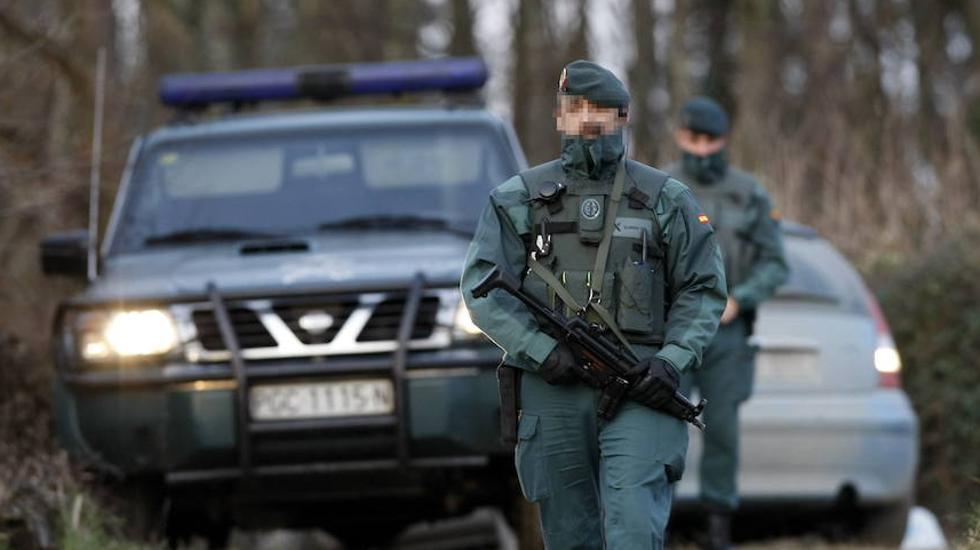 Miembros de los GAR de la Guardia Civil durante una patrulla. 