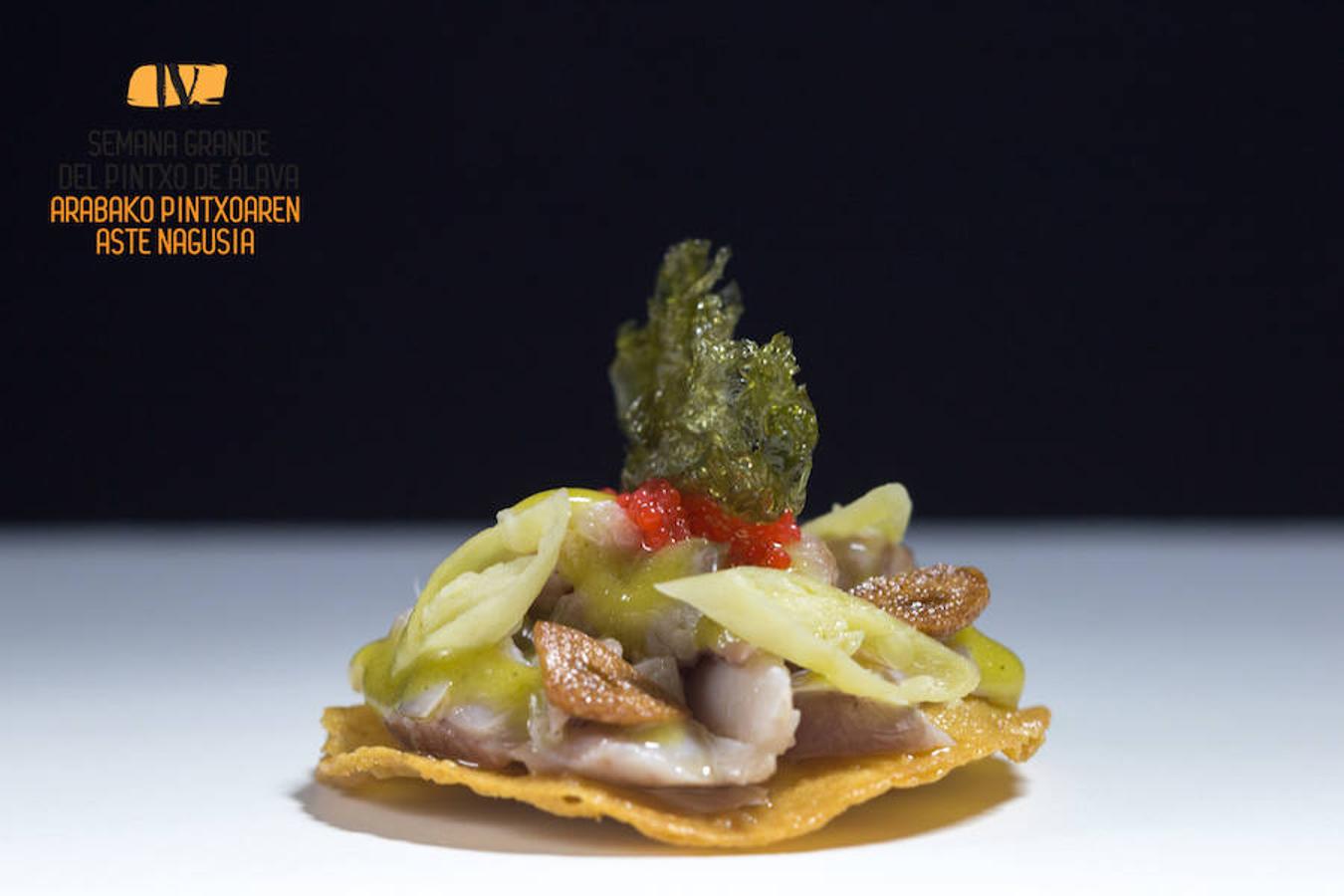 Talo de txitxarro asado con refrito de algas. Alberto Sánchez, Saburdi (Vitoria-Gasteiz)