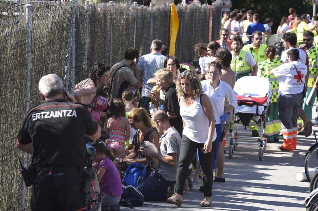 104 intoxicados y 23 traslados al hospital por un escape tóxico en un polideportivo de Tolosa