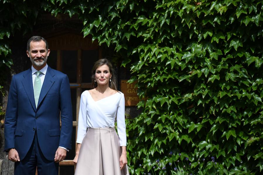 La prestigiosa universidad británica puso el broche final al viaje oficial de Felipe II y Letizia a Reino Unido