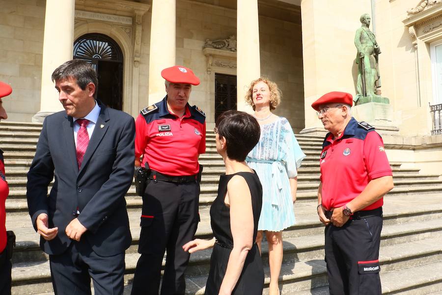 La Policía foral ha presentado su nueva vestimenta, más parecida a la que usa la Ertzaintza