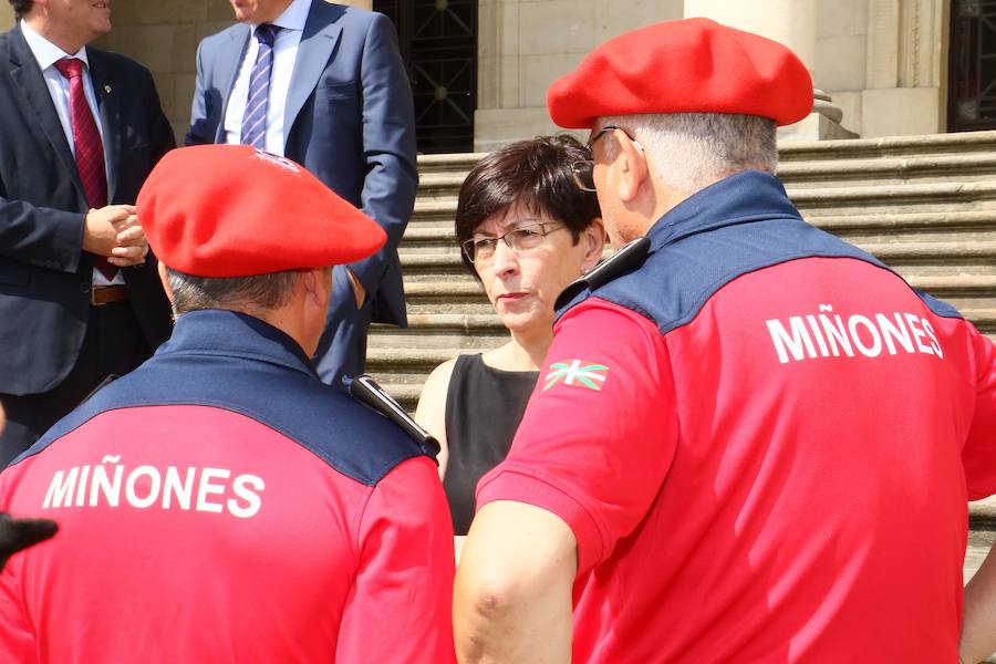 La Policía foral ha presentado su nueva vestimenta, más parecida a la que usa la Ertzaintza